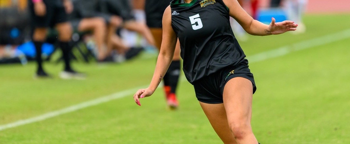 George Mason defender Eliana Davin is one of three Riverhounds Development Academy alums announced as the newest member of the Riveters. (Photo: George Mason Athletics)