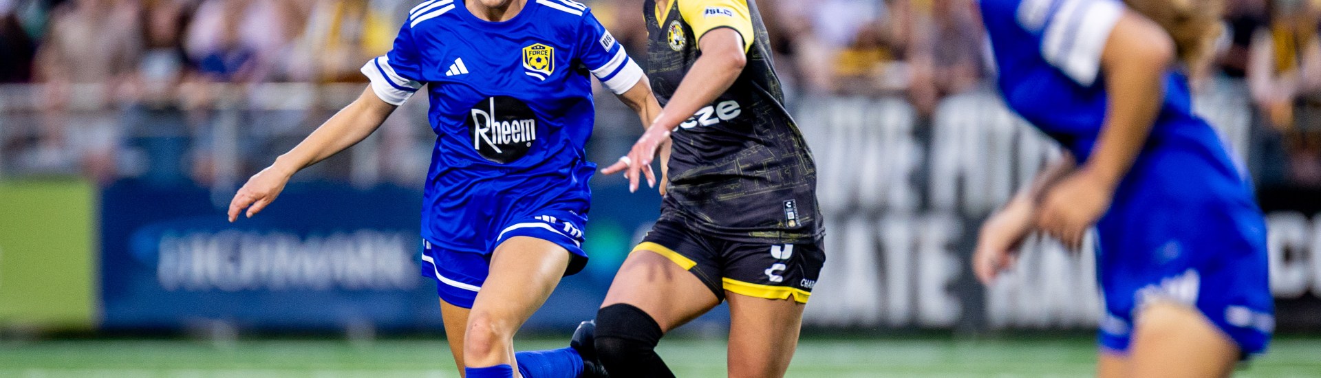 Pittsburgh Riveters outside back Abi Hugh fights past a Cleveland Force player during the teams' 0-0 draw on May 16, 2025 at Highmark Stadium in Pittsburgh. (Photo: Chris Cowger/Riveters SC)