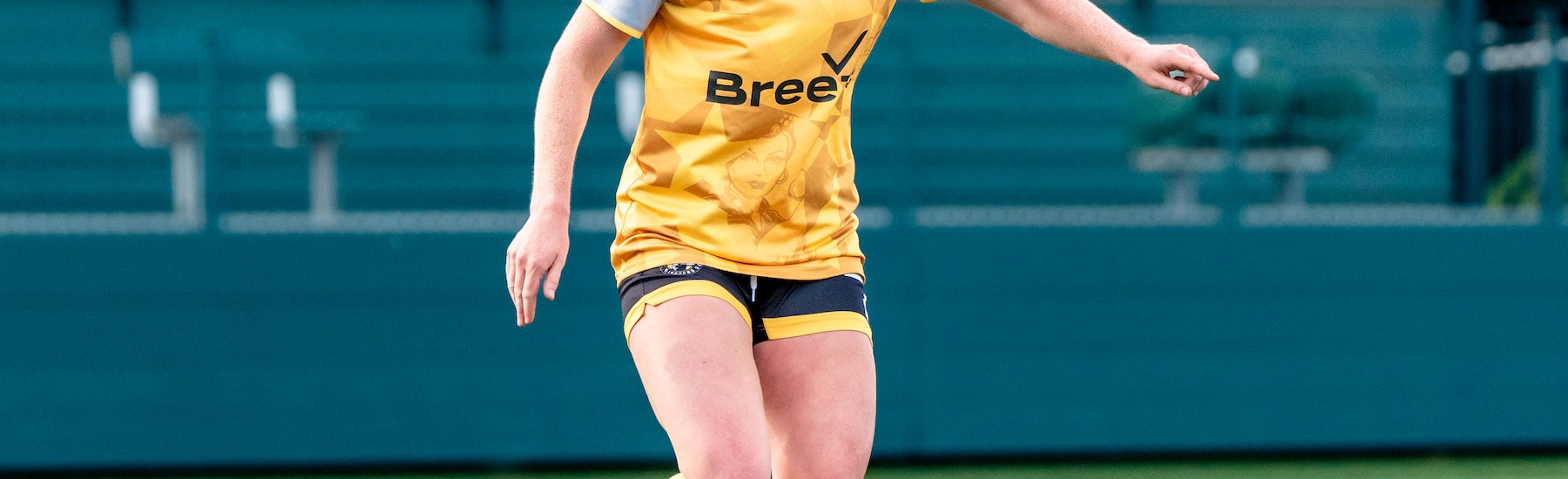 Pittsburgh Riveters defender Piper Coffield looks upfield during the team's 3-2 win over Flower City 1872 on May 24, 2025 at Rochester Community Sports Complex Stadium in Rochester, N.Y. (Photo: Flower City 1872)