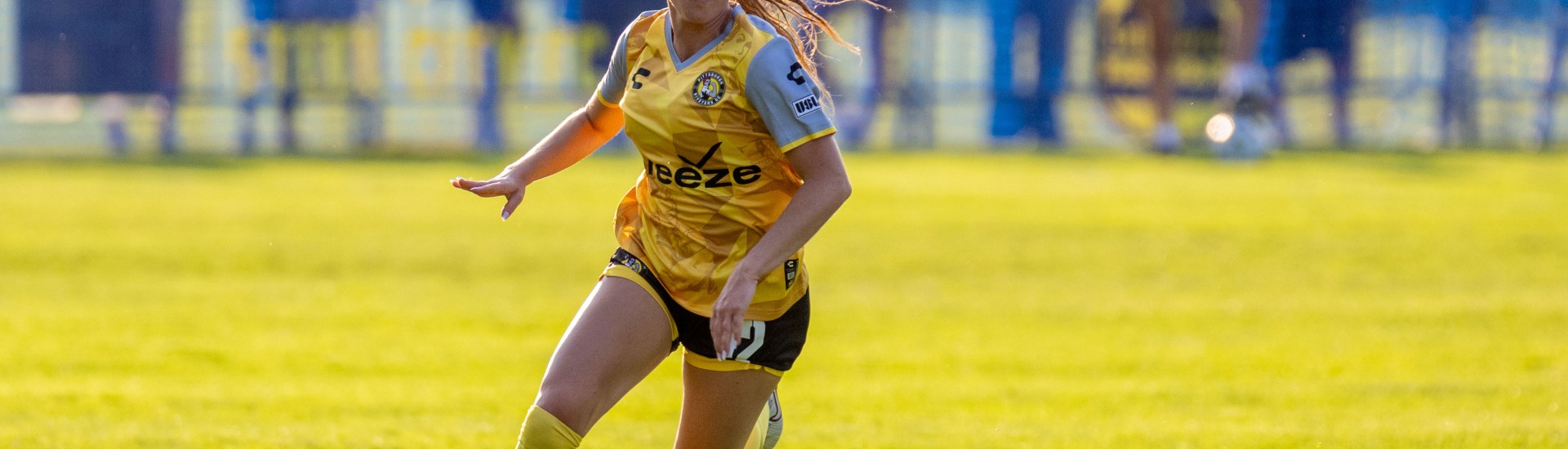 Pittsburgh Riveters defender Bella Vozar turns upfield with the ball in the team's 3-1 win over Steel City FC on June 11, 2025 at Founders Field in Indiana Township, Pa. (Photo: Chris Cowger/Riveters SC)