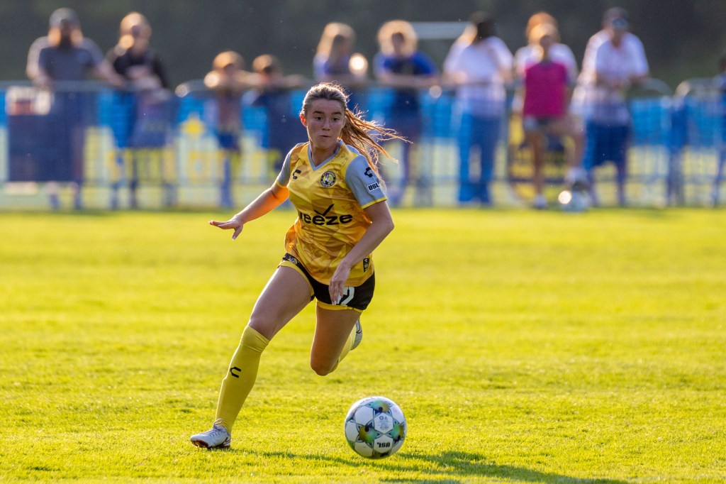 Pittsburgh Riveters defender Bella Vozar turns upfield with the ball in the team's 3-1 win over Steel City FC on June 11, 2025 at Founders Field in Indiana Township, Pa. (Photo: Chris Cowger/Riveters SC)