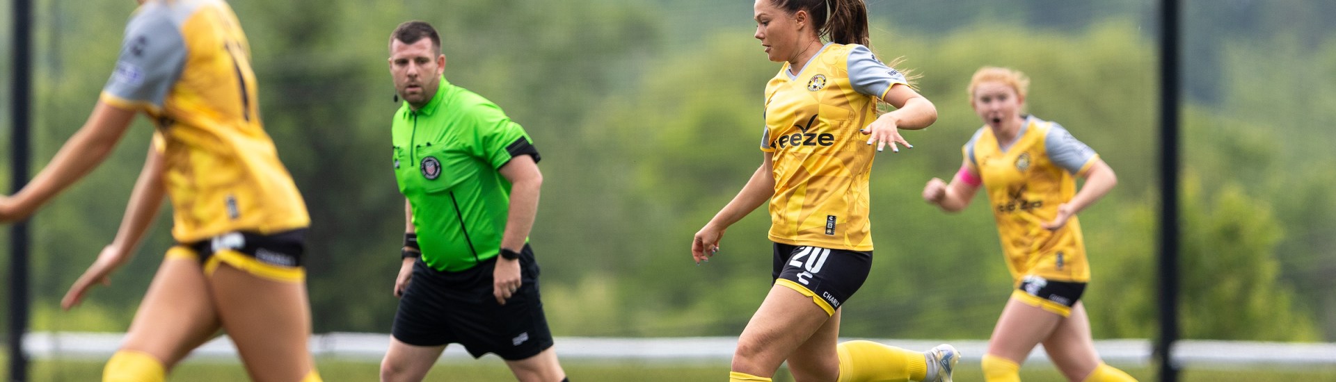 Annamarie Williams plays a pass for the Pittsburgh Riveters in their match against Erie Sports Center on June 5, 2025 at Penn State Behrend Stadium in Erie, Pa. (Photo: Mallory Neil/Riveters SC)