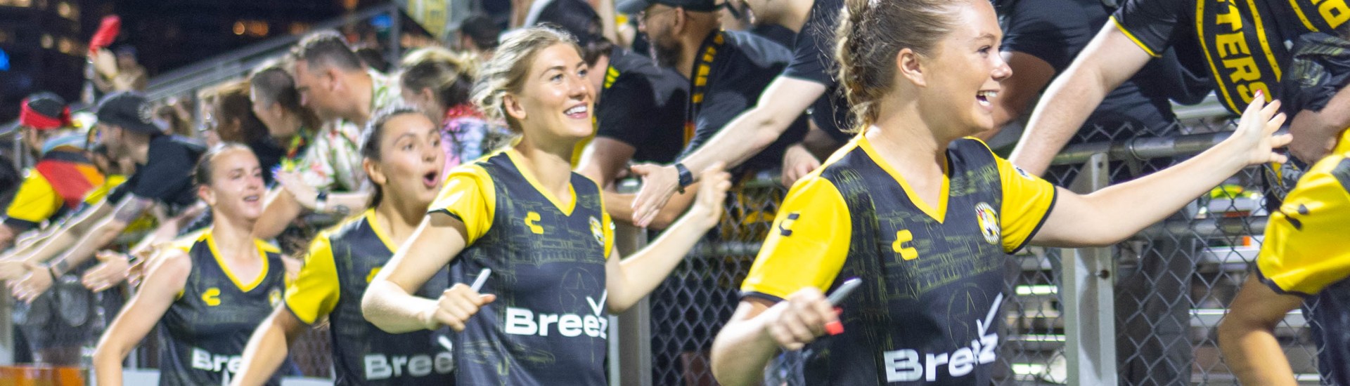 Pittsburgh Riveters players greet fans after the team's first-ever match against the Cleveland Force on May 16, 2025 at Highmark Stadium in Pittsburgh. (Photo: John Sykes/Riveters SC)