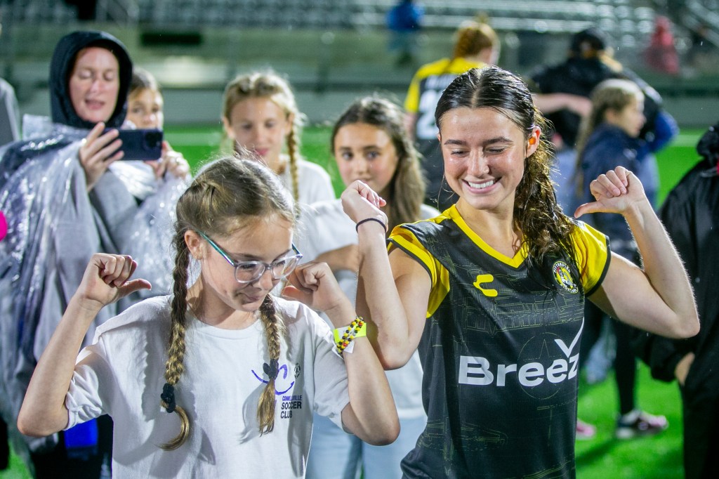 Pittsburgh Riveters defender Bella Vozar poses with a fan after the team's 2-0 win over Flower City 1872 at Highmark Stadium in Pittsburgh. (Photo: Chris Cowger/Riveters SC)
