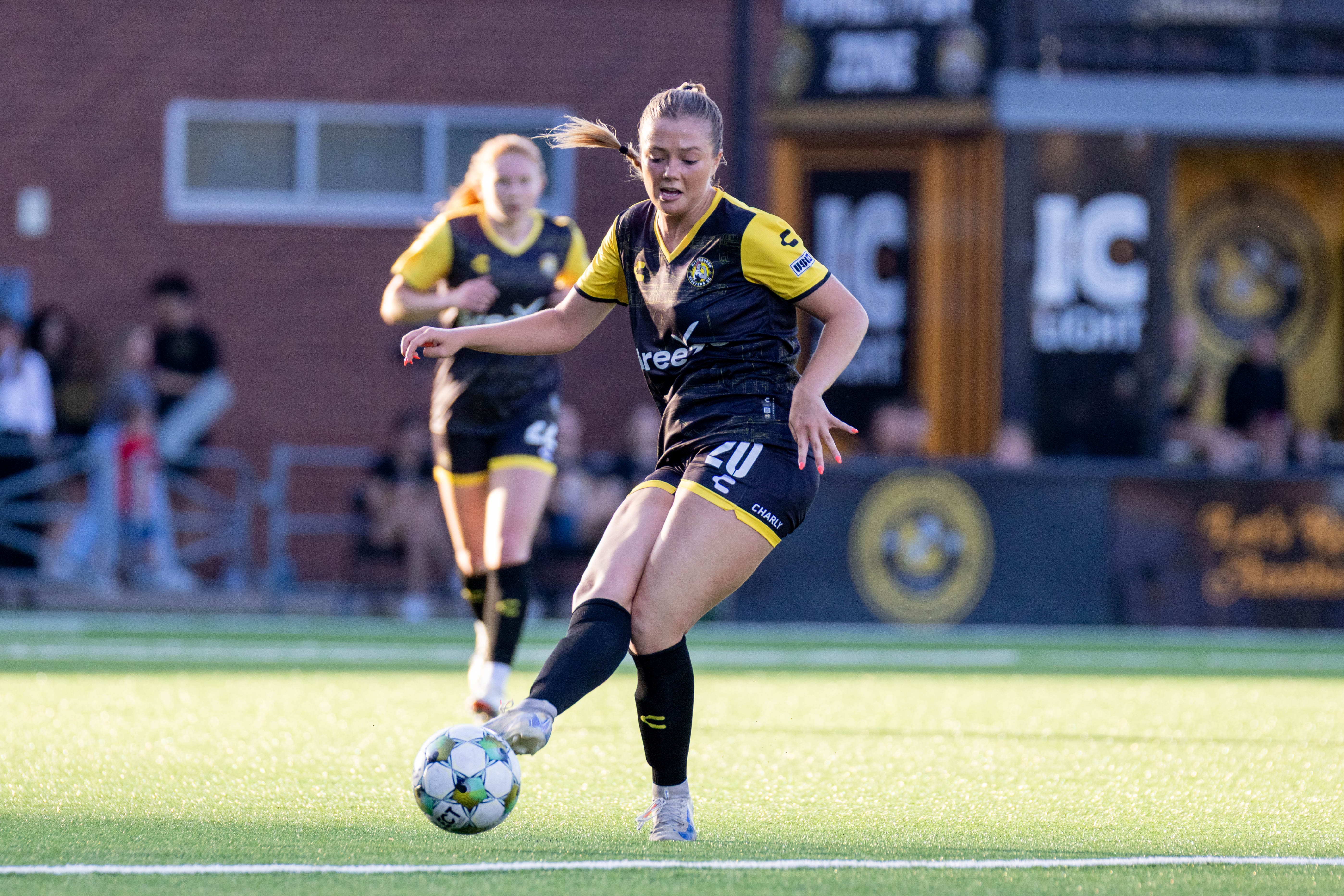 Pittsburgh Riveters midfielder Annamarie Williams passes the ball in the team's opening match against Cleveland Force FC on May 16, 2025 at Highmark Stadium in Pittsburgh. (Photo: Chris Cowger/Riveters SC)