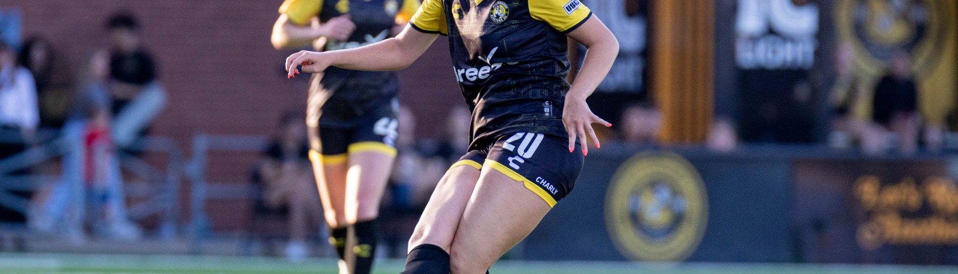 Pittsburgh Riveters midfielder Annamarie Williams passes the ball in the team's opening match against Cleveland Force FC on May 16, 2025 at Highmark Stadium in Pittsburgh. (Photo: Chris Cowger/Riveters SC)