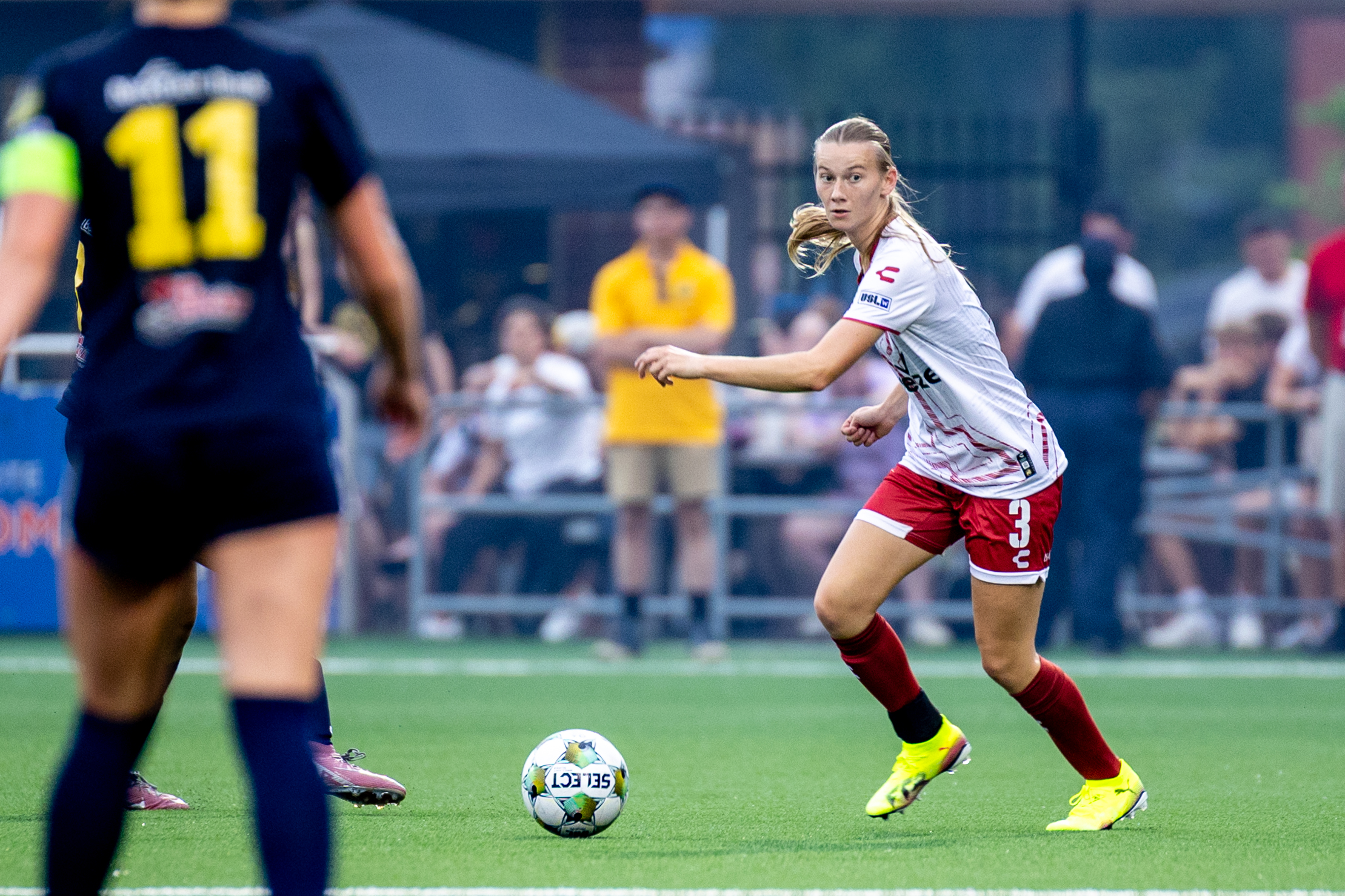 Sydney Lindeman looks for a target upfield during the Pittsburgh Riveters' 2-1 win over Steel City FC on June 27, 2025 at Highmark Stadium in Pittsburgh. (Photo: Chris Cowger/Riveters SC)
