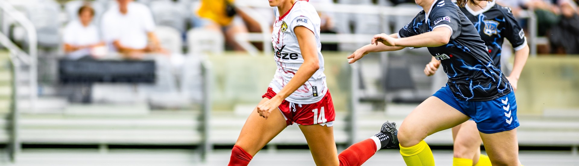 Tanum Nelson dribbles toward goal in the Pittsburgh Riveters' 3-0 win over FC Buffalo on June 8, 2025 at Highmark Stadium in Pittsburgh. (Photo: Ryan Shaffer/Riveters SC)