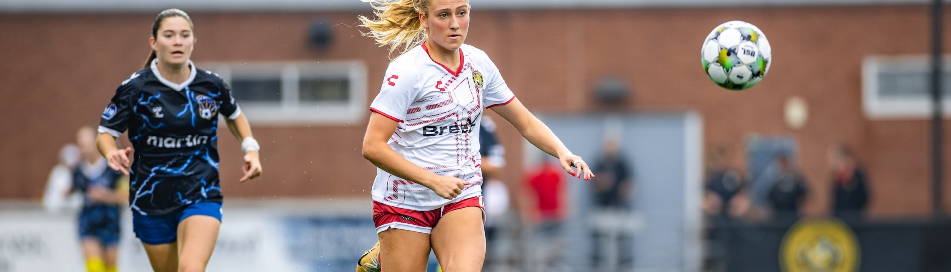 Pittsburgh Riveters forward Alexis Tylenda tracks down a pass forward in the team's 3-0 win over FC Buffalo on June 8, 2025 at Highmark Stadium in Pittsburgh. (Photo: Ryan Shaffer/Riveters SC)