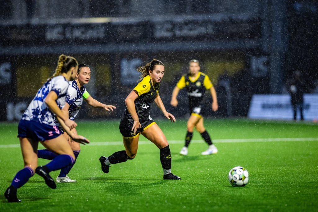 Ella Bulava, shown in the Pittsburgh Riveters match May 30, 2025 against Flower City 1872 at Highmark Stadium in Pittsburgh, is set to return to the Riveters for the 2026 season. (Photo: Ryan Shaffer/Riveters SC)
