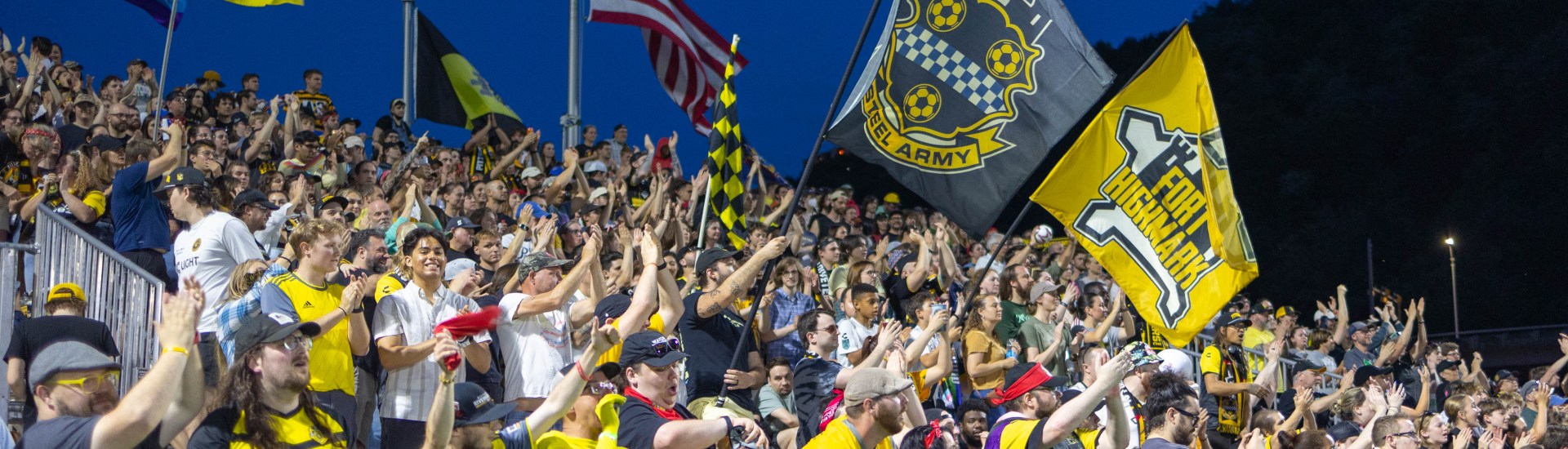 Fans cheering at Highmark Stadium in Pittsburgh. (Photo: John Sykes/Riveters SC)