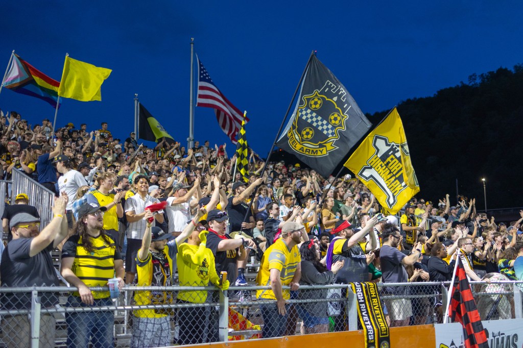 Fans cheering at Highmark Stadium in Pittsburgh. (Photo: John Sykes/Riveters SC)
