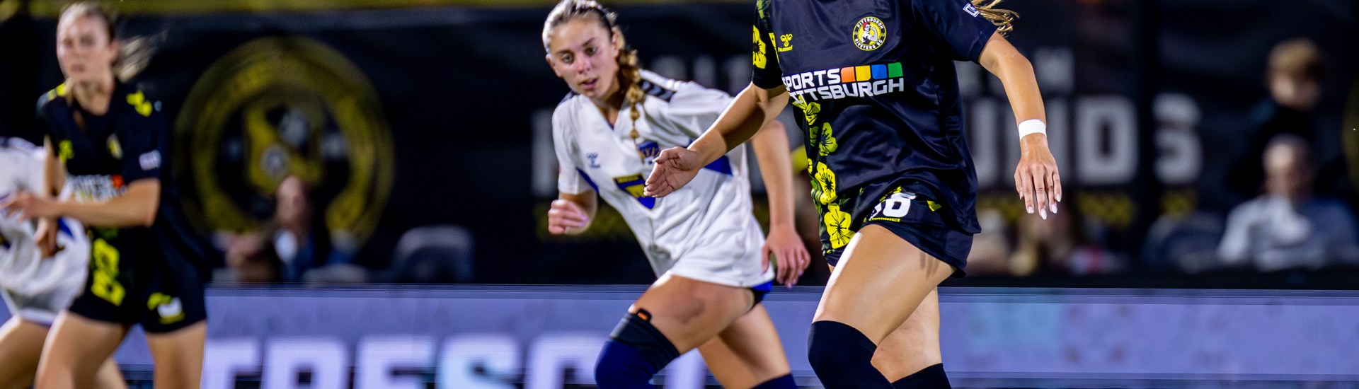 Fiona Mahan dribbles upfield for the Pittsburgh Riveters in their match against FC Buffalo on May 16, 2026 at F.N.B. Stadium in Pittsburgh. (Photo: Chris Cowger/Riveters SC)